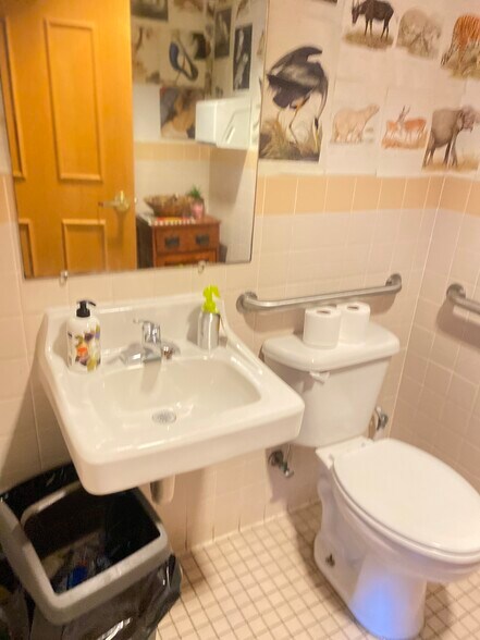 More Photos Of 333 N Charles St, Baltimore Storefront Retail Office For Lease