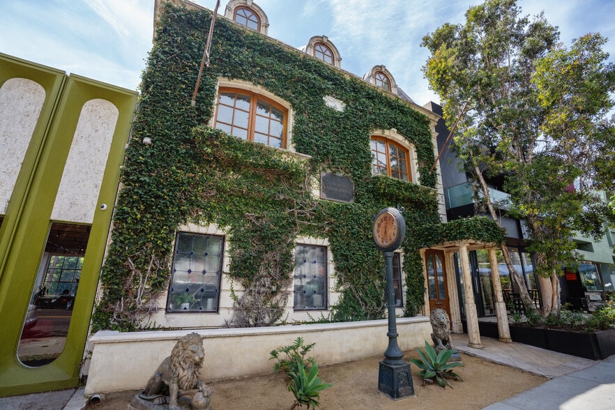 More Photos Of 8752 Holloway Dr, West Hollywood Loft Creative Space For Lease