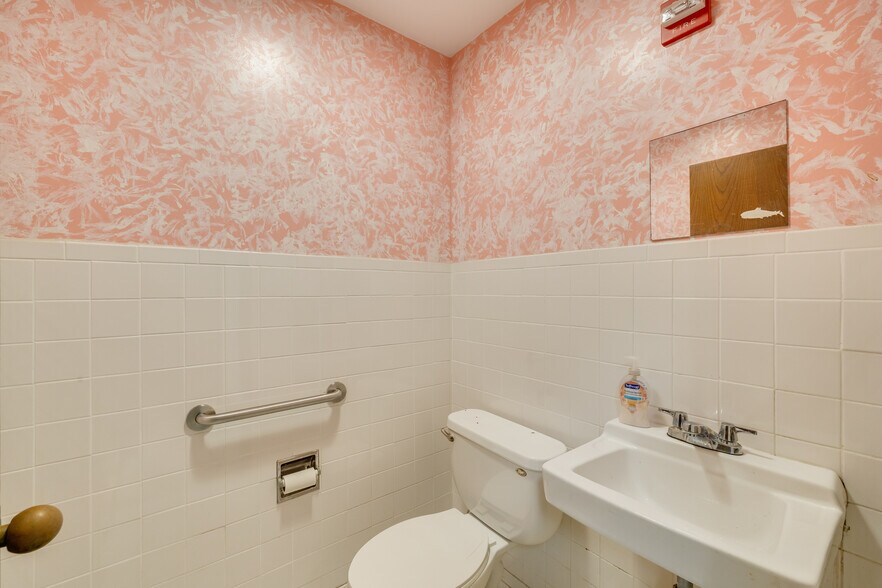 More Photos Of 3170 N McMullen Booth Rd, Clearwater Schools For Lease