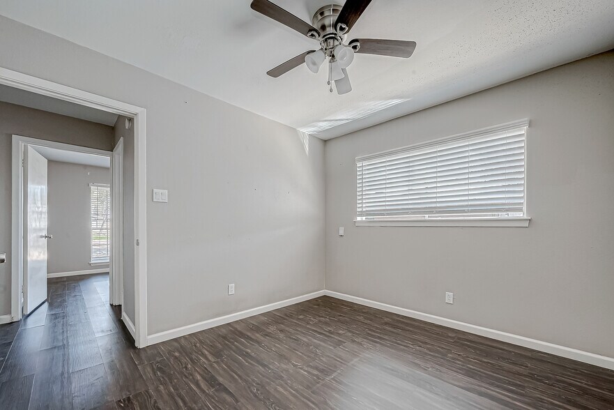 More Photos Of 7315 Housman, Houston Specialty For Lease