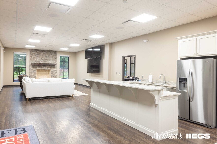 More Photos Of 865 Speedway Blvd, Lincoln Office For Sale