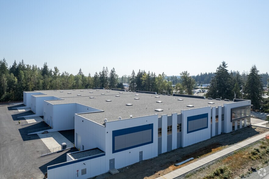 More Photos Of 3170 194 St, Surrey Showroom For Sale