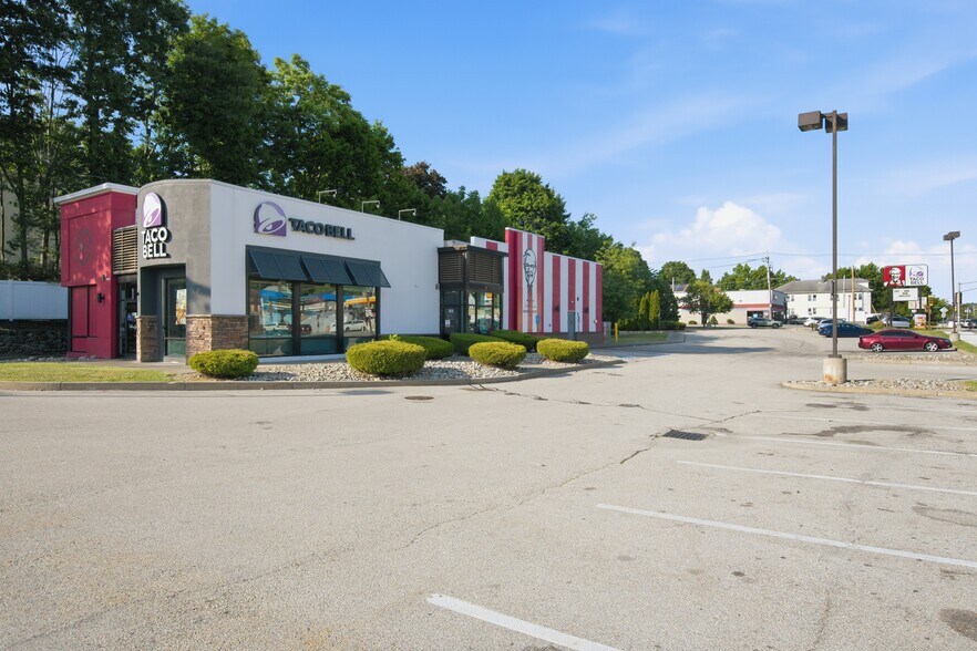 More Photos Of 71 E Main St, Webster Freestanding For Lease