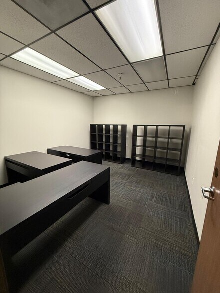 More Photos Of 7979-7989 Vickers St, San Diego Flex For Lease
