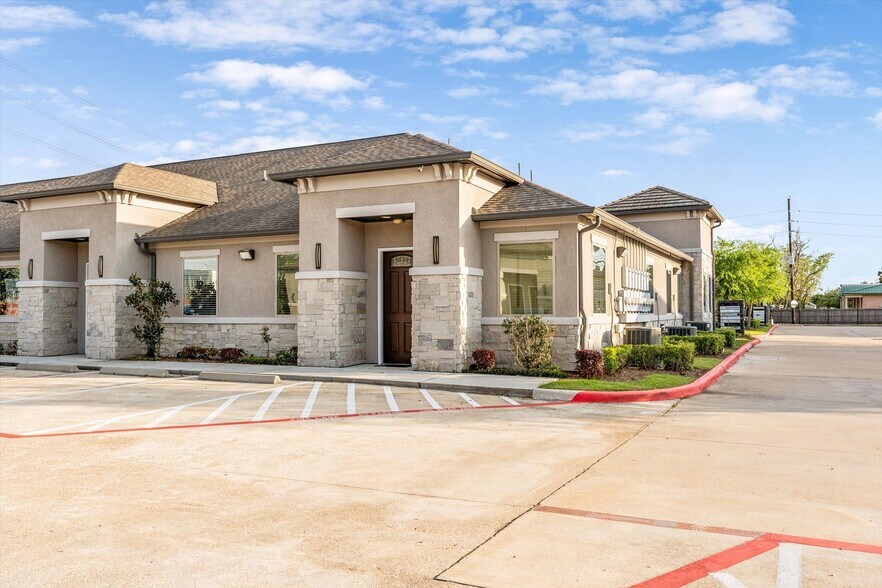 More Photos Of 12254 Queenston Blvd, Houston Medical For Lease