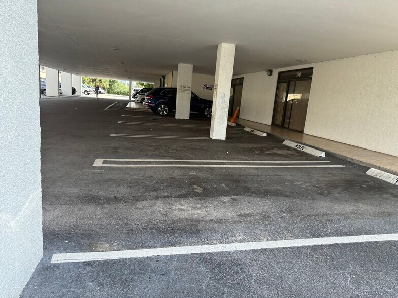 More Photos Of 2300 Palm Beach Lakes Blvd, West Palm Beach Office For Lease