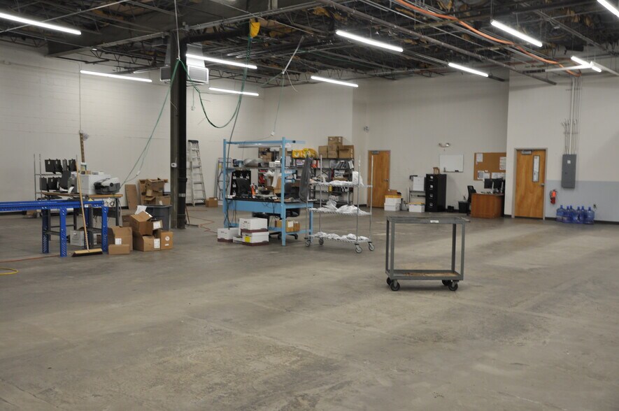 More Photos Of 2 Townline Cir, Rochester Showroom For Lease