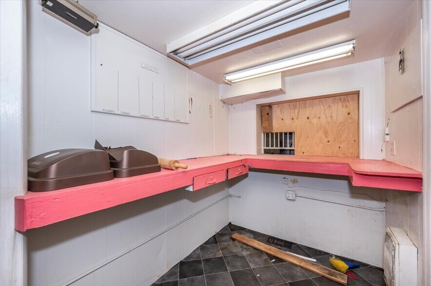 More Photos Of 100 W Main St, Fairfield Freestanding For Sale