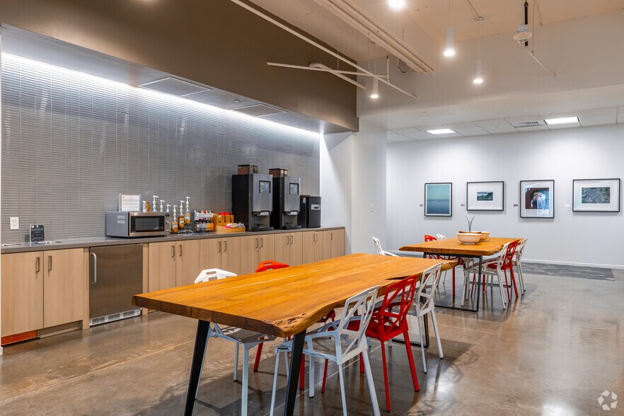 More Photos Of 1722 Routh St, Dallas Coworking Space