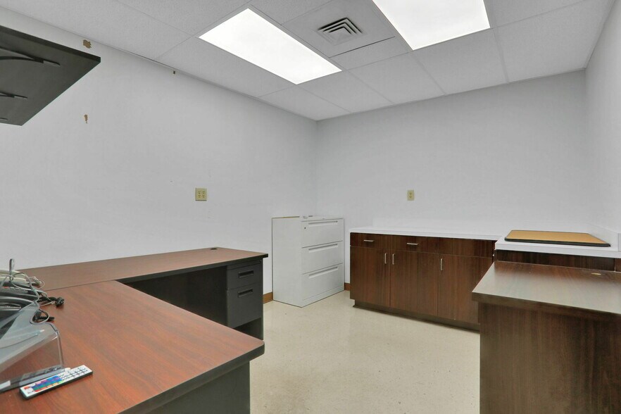 More Photos Of 1712-1736 University Blvd S, Jacksonville Medical For Sale