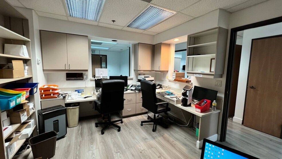 More Photos Of 44215 15th St W, Lancaster Medical For Lease