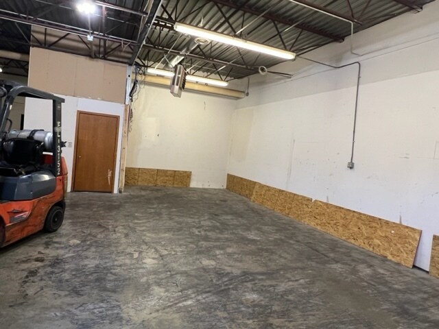 More Photos Of 2525 Nevada Ave N, Golden Valley Light Distribution For Sale