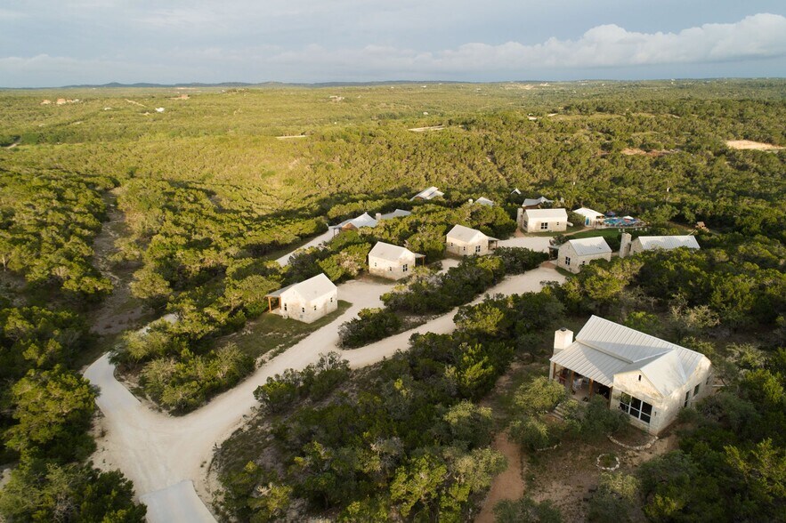 More Photos Of 7400 McGregor Ln, Dripping Springs Hotel For Sale