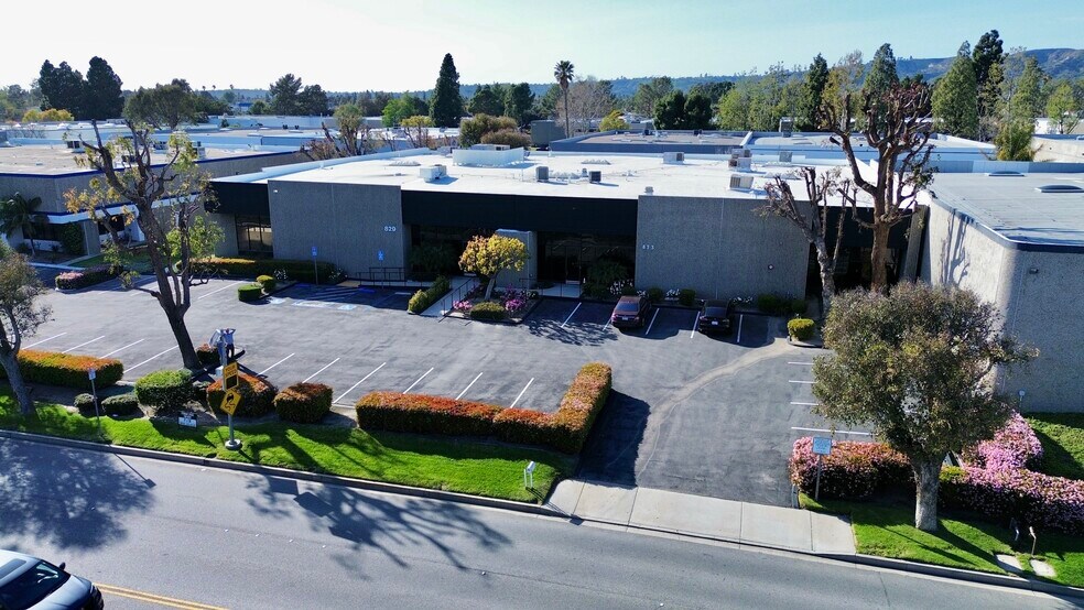 Primary Photo Of 829-833 Flynn Rd, Camarillo Manufacturing For Lease