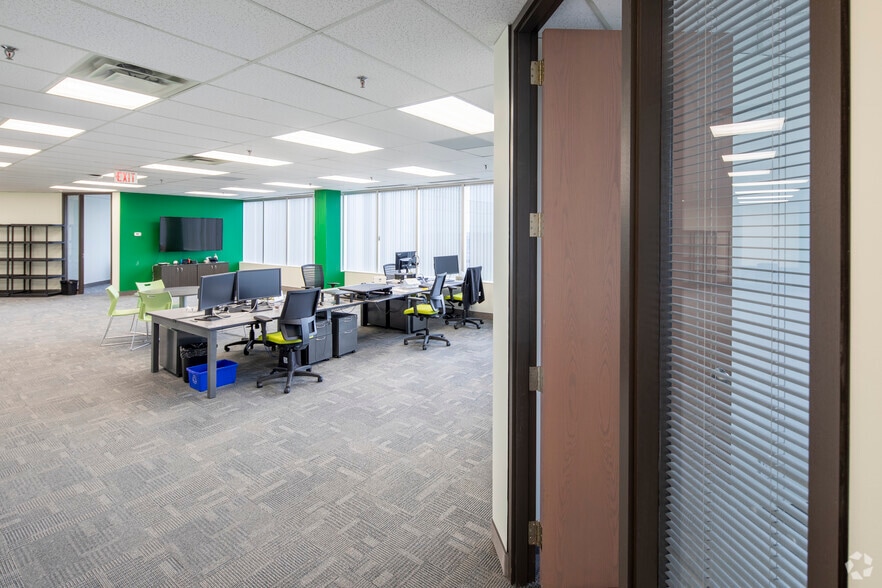 More Photos Of 90 Allstate Pky, Markham Unknown For Lease