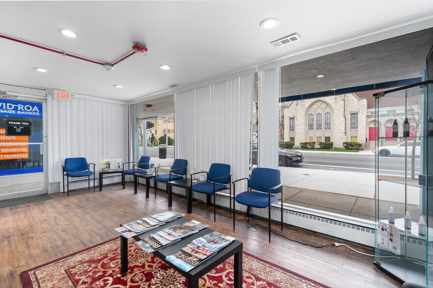 More Photos Of 3100 S Oak Park Ave, Berwyn Office For Sale