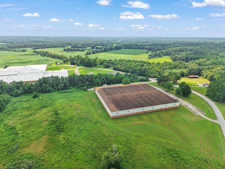 More Photos Of 479 Swanson Dr, Dresden Manufacturing For Lease