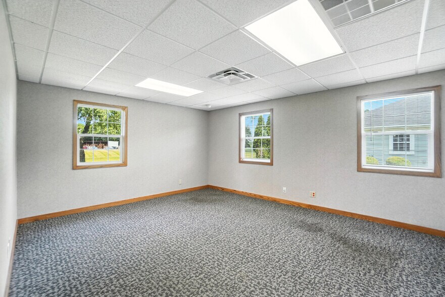 More Photos Of 675-681 Hopewell Dr, Heath Medical For Lease