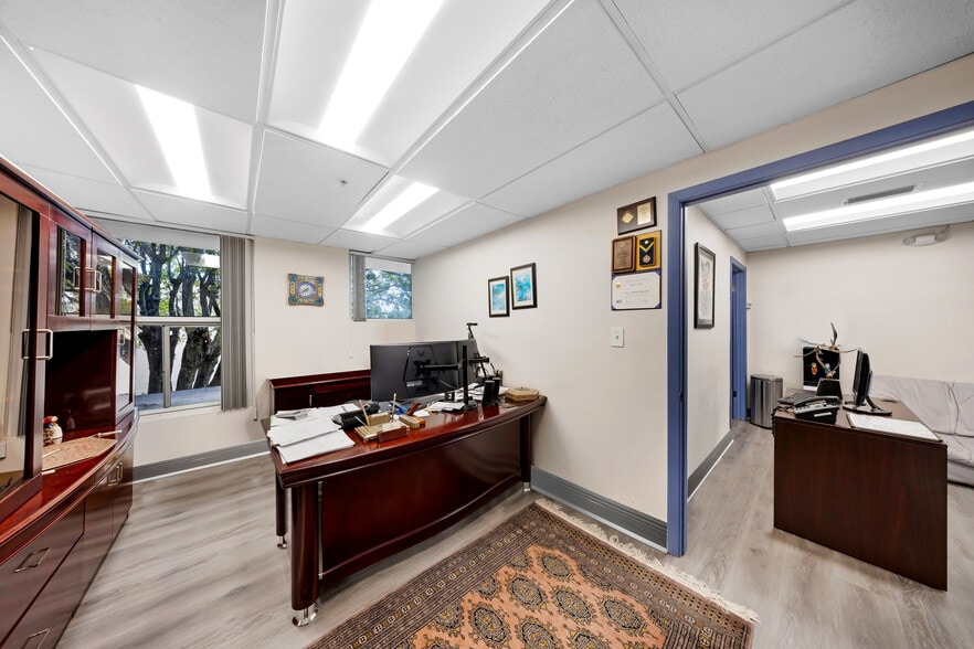 More Photos Of 7655-7669 NW 50th St, Miami Office For Sale