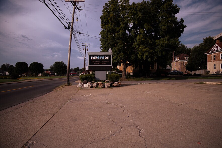 More Photos Of 2014 Dudley Ave, Parkersburg Medical For Sale