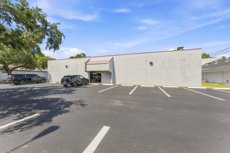 More Photos Of 1365 Hamlet Ave, Clearwater Flex For Lease