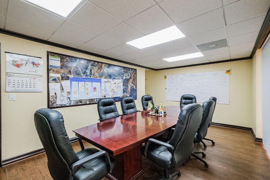 More Photos Of 8200 Westglen Dr, Houston Loft Creative Space For Lease