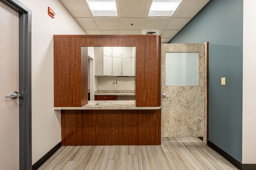 More Photos Of 4650 Southwest Hwy, Oak Lawn Medical For Sale