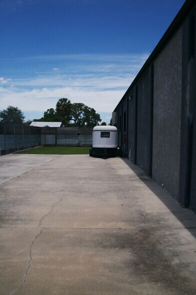More Photos Of 2500 Emerson Ave S, Saint Petersburg Manufacturing For Sale
