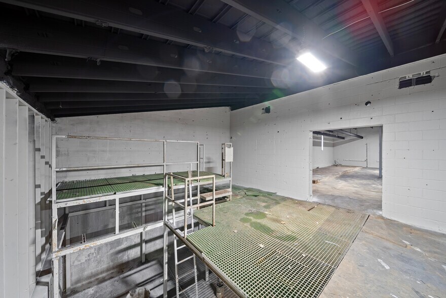 More Photos Of 174 N Main St, Franklin Light Manufacturing For Sale