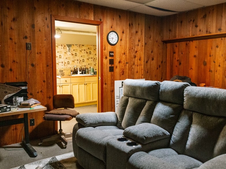 More Photos Of 212-234 SE 12th Ave, Portland Warehouse For Sale