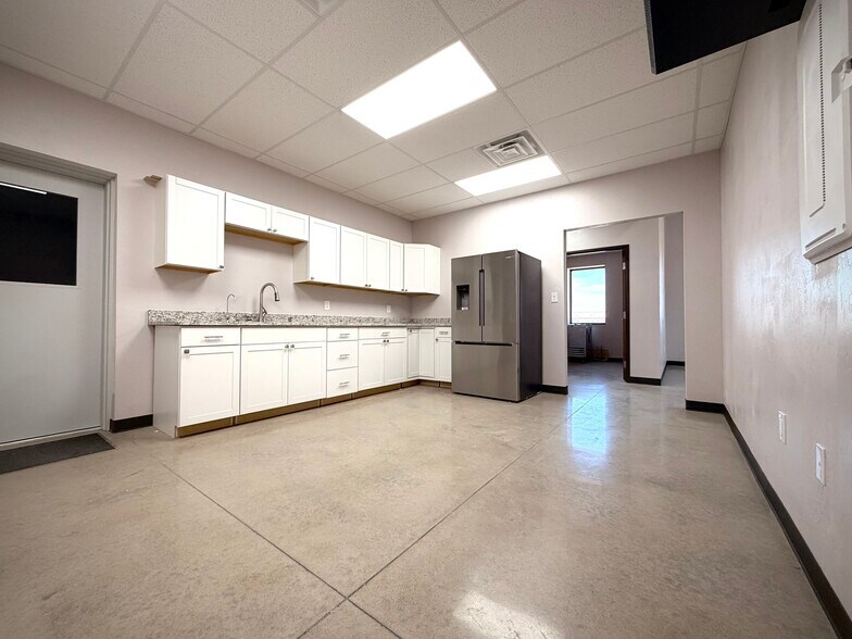 More Photos Of 3609 S County 1232 Rd, Midland Warehouse For Lease