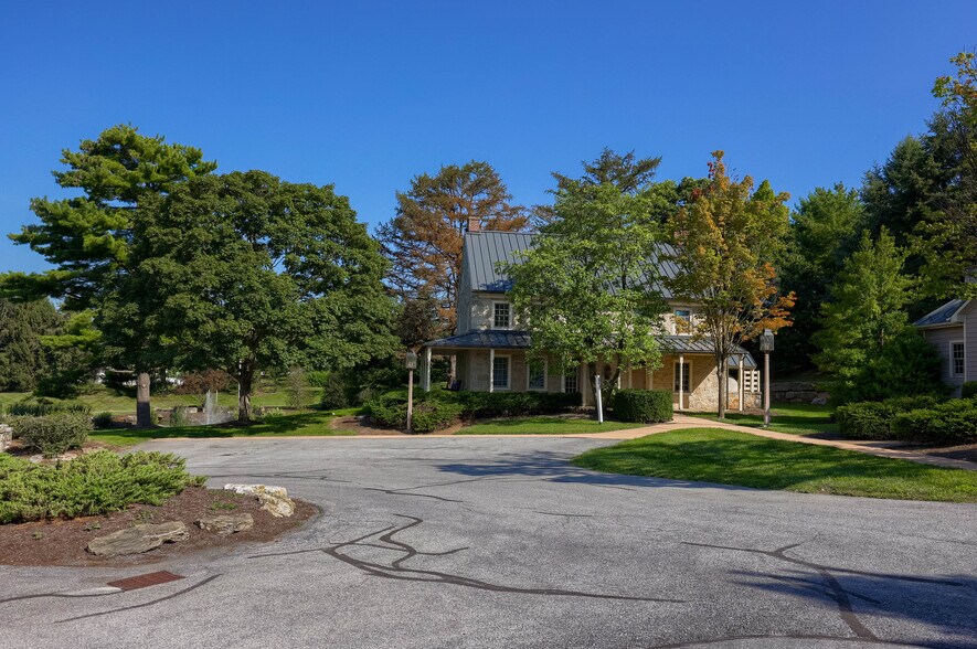 More Photos Of 711 Hartman Station Rd, Lancaster Office Residential For Lease