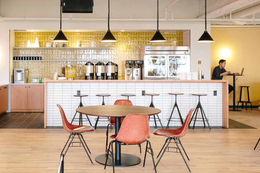 More Photos Of Two Embarcadero Ctr, San Francisco Office For Lease