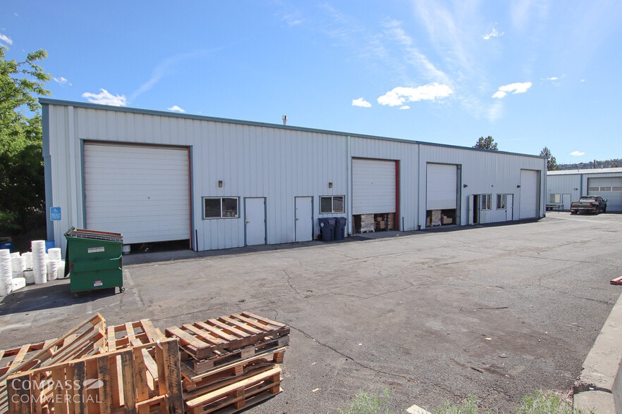 More Photos Of 62980 Boyd Acres Rd, Bend Warehouse For Lease