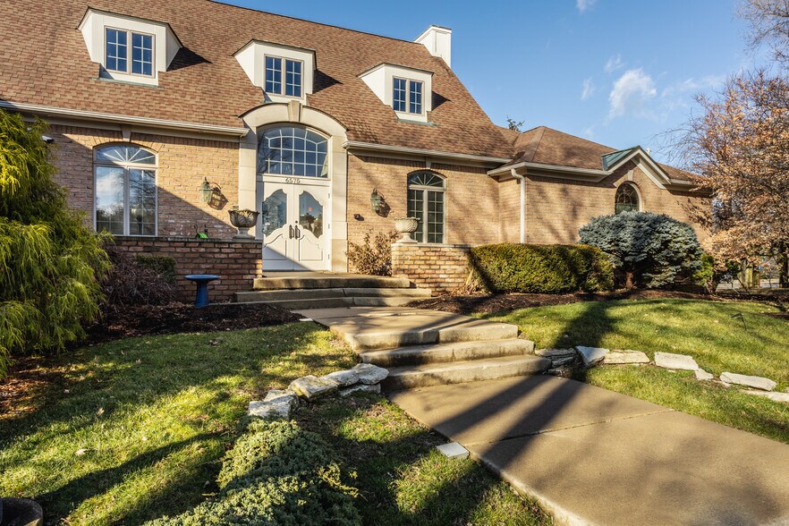 More Photos Of 6575 N College Ave, Indianapolis General Retail For Sale