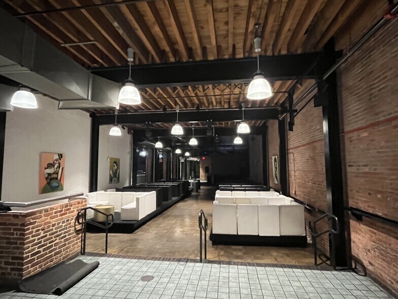 More Photos Of 316-318 Guilford Ave, Baltimore Bar For Sale