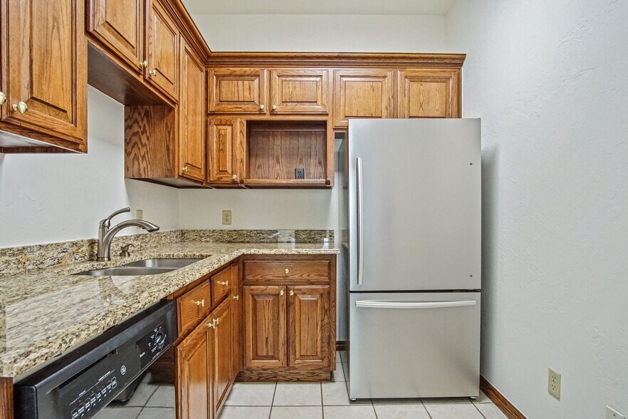 More Photos Of 1006 24th Ave NW, Norman Office For Lease