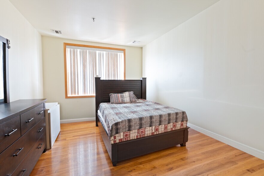 More Photos Of 614-616 Broadway, Bayonne Restaurant For Sale