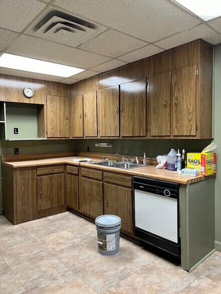 More Photos Of 18145 Main St, Buchanan Office For Lease