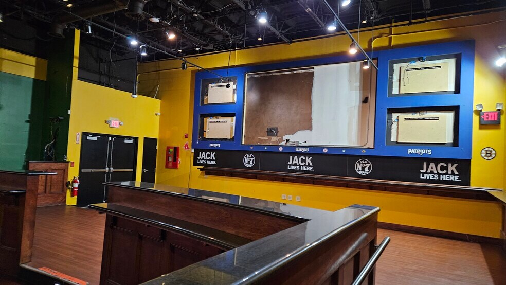 More Photos Of 53 High St, Nashua Freestanding For Lease