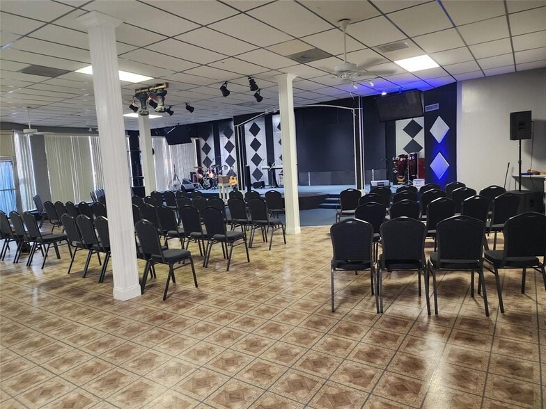 More Photos Of 216 Washington Ave, Homestead General Retail For Sale