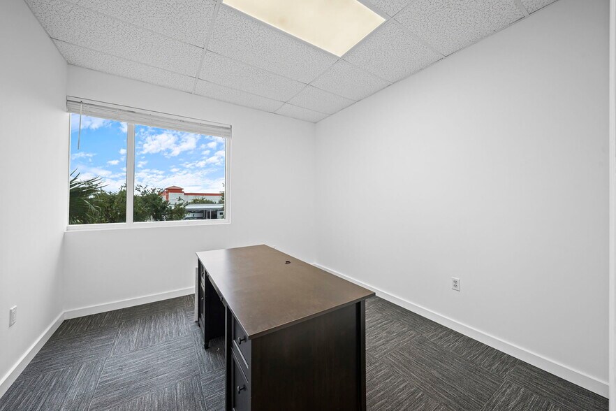 More Photos Of 540 NW University, Port Saint Lucie Office Residential For Sale