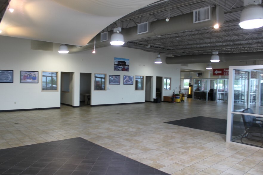 More Photos Of 39490 Lyndon B Johnson Fwy, Dallas Auto Dealership For Lease