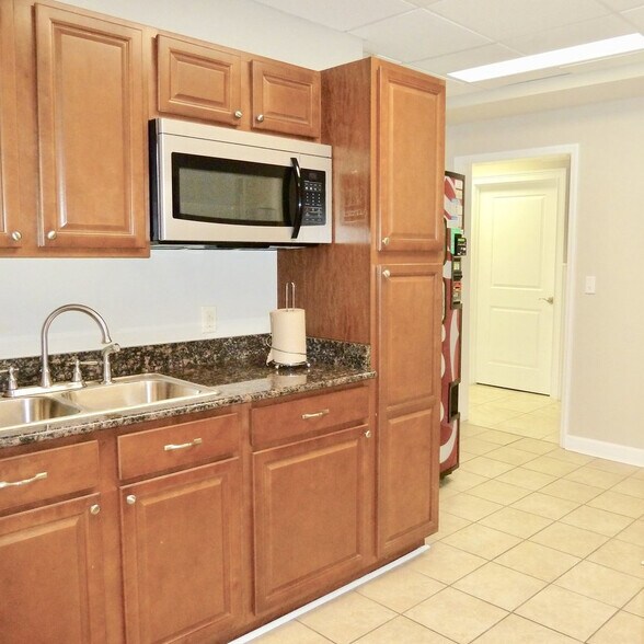 More Photos Of 1442 Military Cutoff Rd, Wilmington Medical For Lease