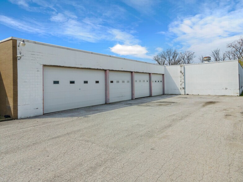 More Photos Of 2828 Tobey Dr, Indianapolis Distribution For Sale