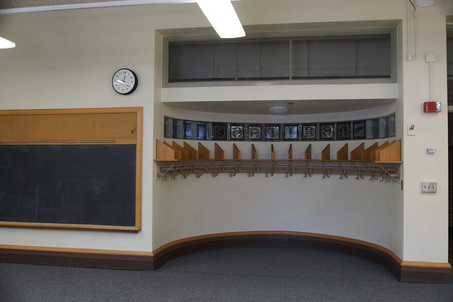 More Photos Of 1042 18th Ave SE, Minneapolis Schools For Sale