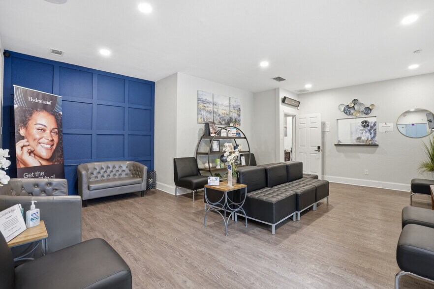More Photos Of 220 N Park Blvd, Grapevine Loft Creative Space For Lease