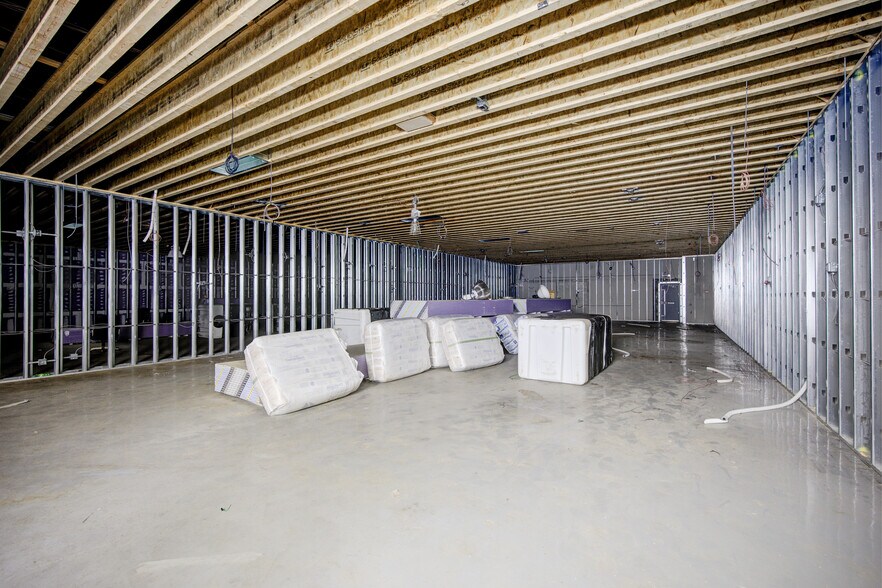 More Photos Of 6400 E Nevada Ave, Detroit Warehouse For Sale