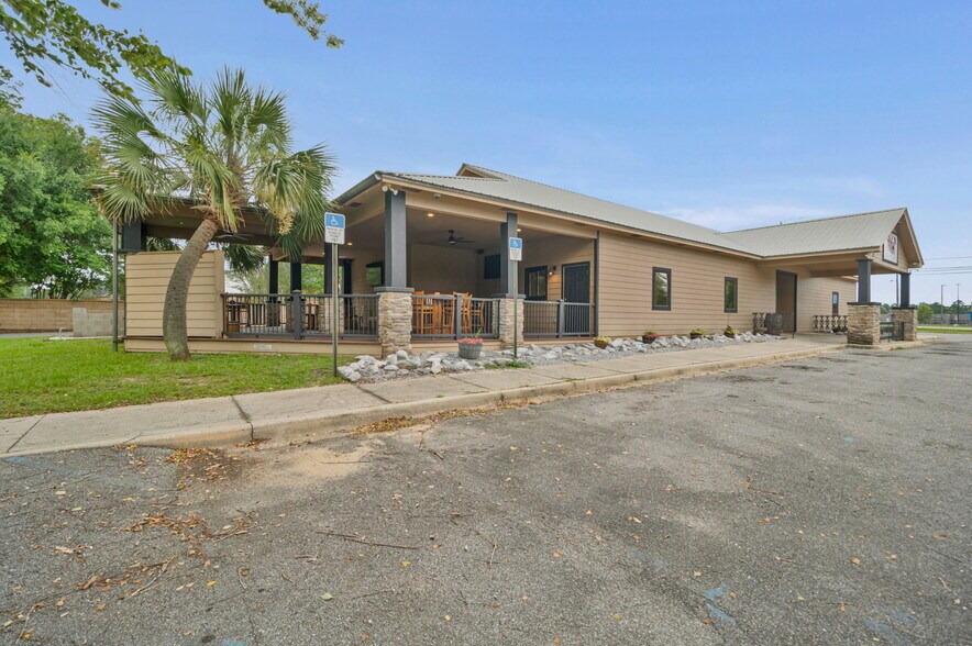 More Photos Of 2579 Douglas Ave, Brewton Restaurant For Sale