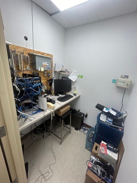 More Photos Of 864 W Jericho Tpke, Huntington Medical For Lease